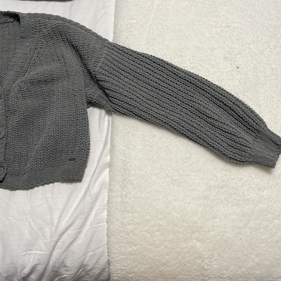 Hollister Cropped Cardigan - Picture 2 of 3